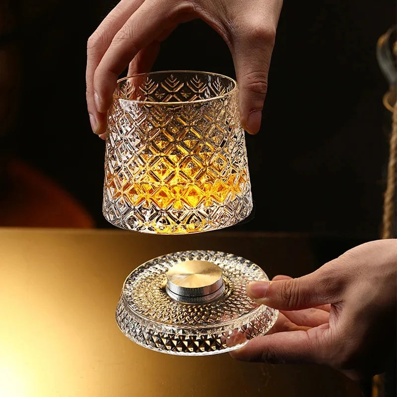 Vasos de whisky giratorios.