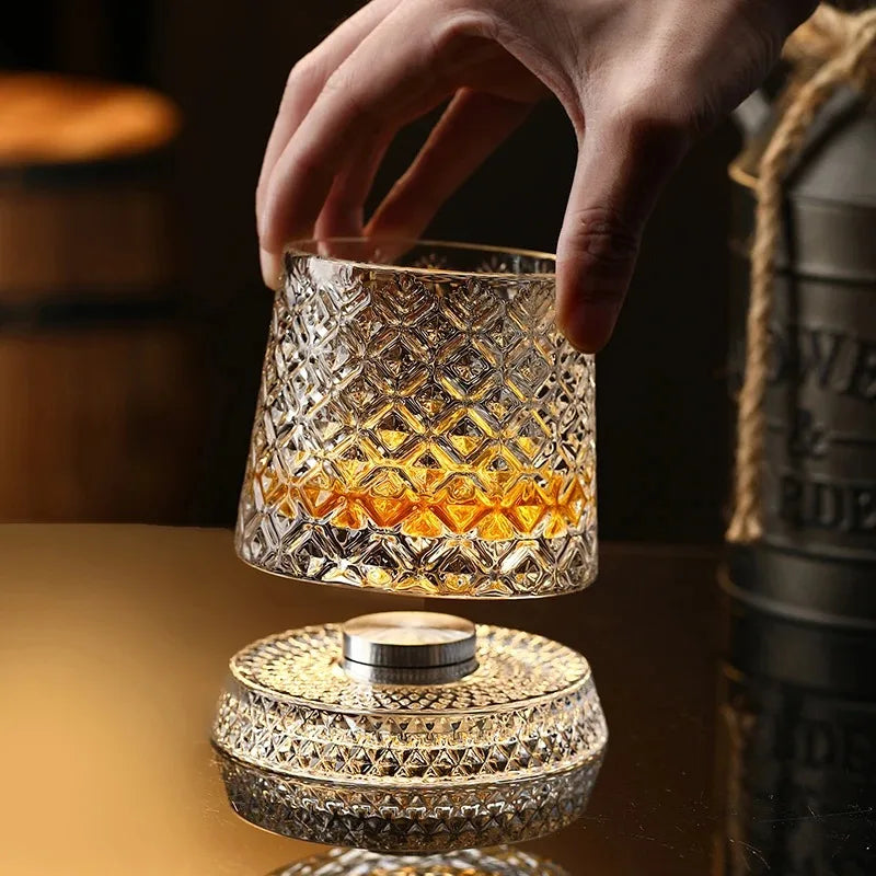 Vasos de whisky giratorios.